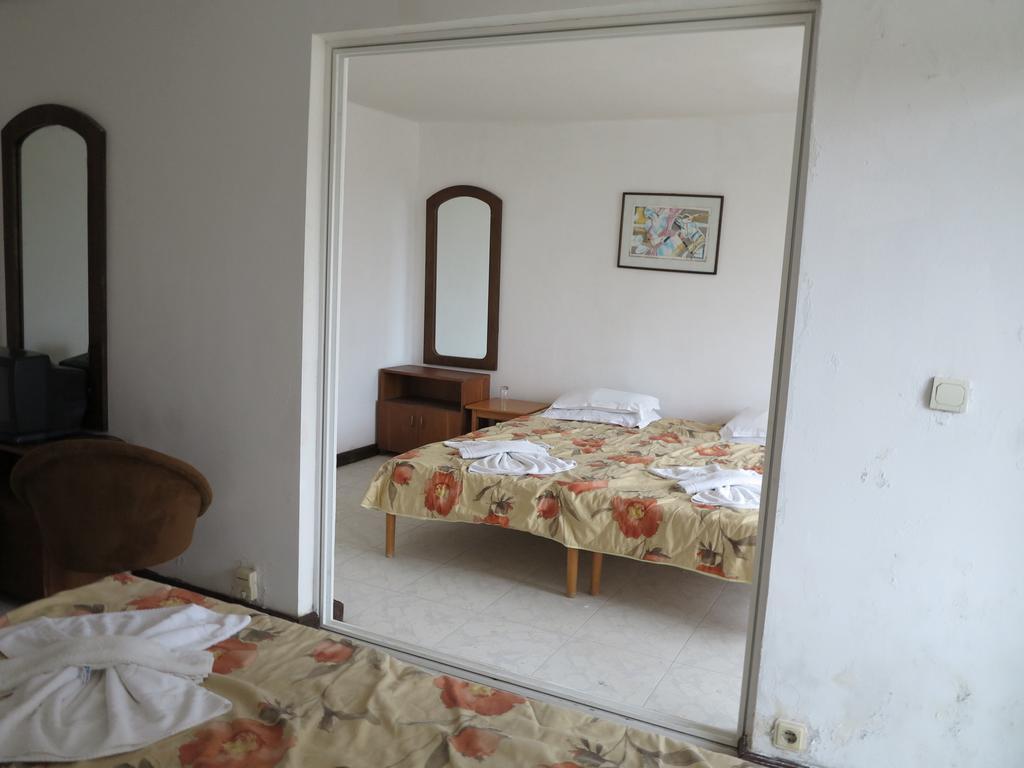 Hotel Tango Golden Sands Bagian luar foto