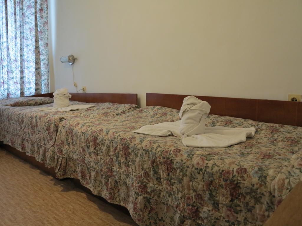 Hotel Tango Golden Sands Bagian luar foto
