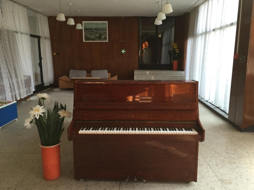 Hotel Tango Golden Sands Bagian luar foto