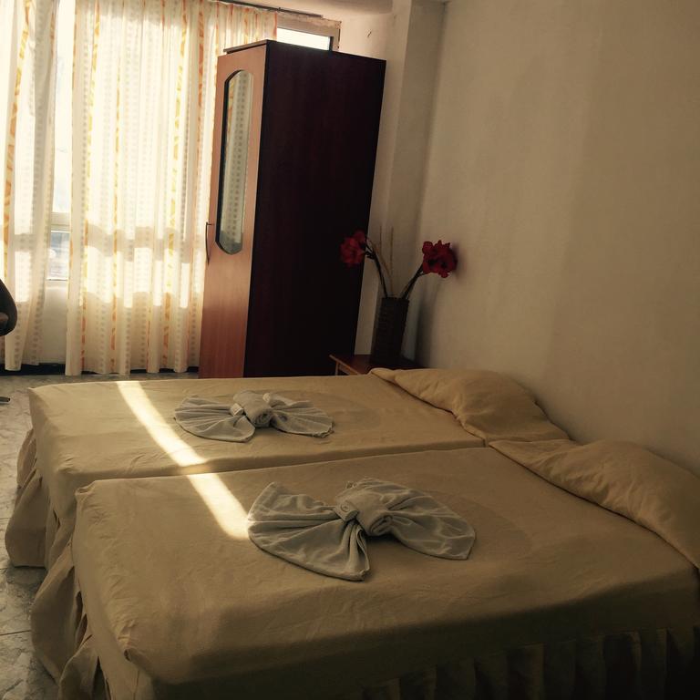 Hotel Tango Golden Sands Bagian luar foto