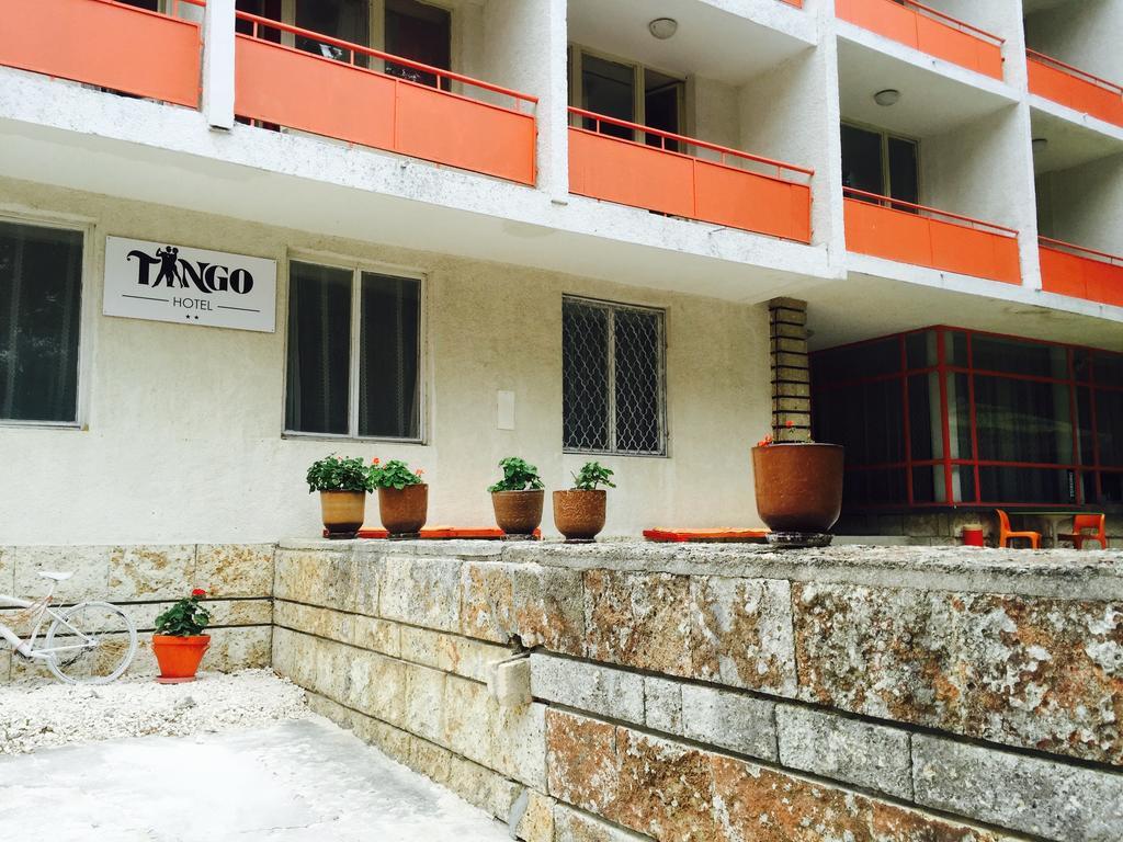 Hotel Tango Golden Sands Bagian luar foto