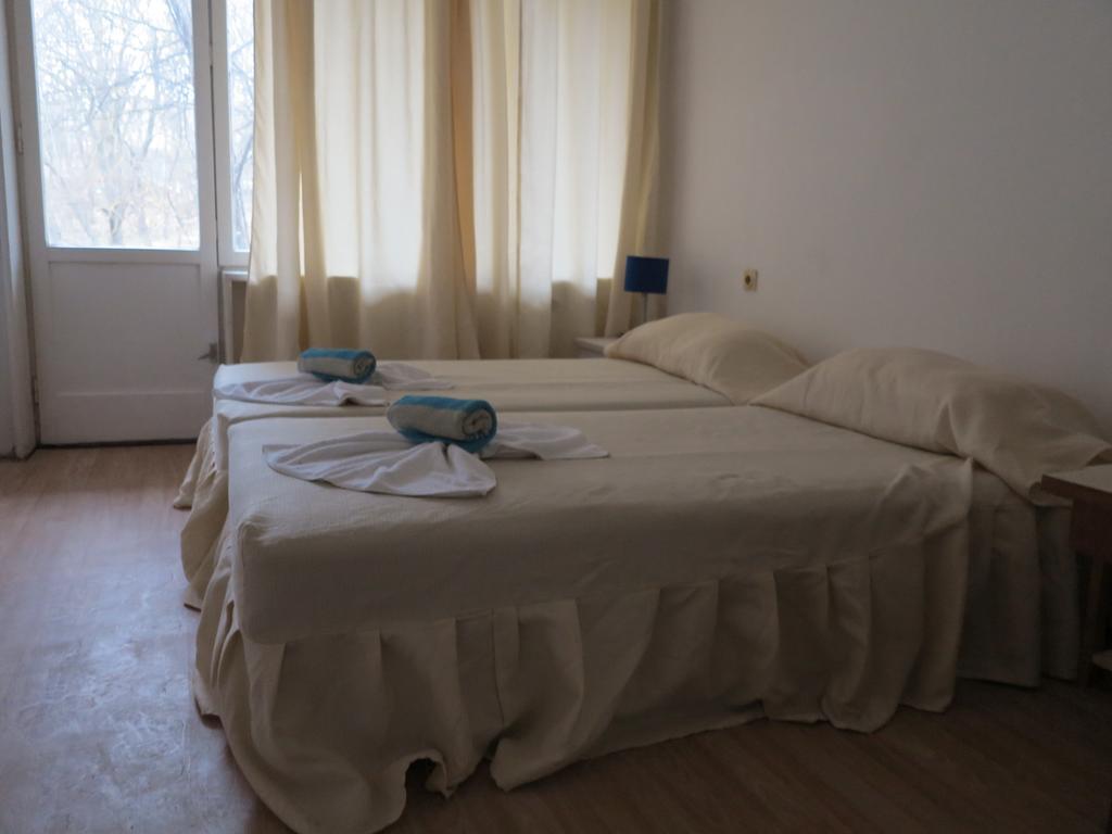 Hotel Tango Golden Sands Bagian luar foto