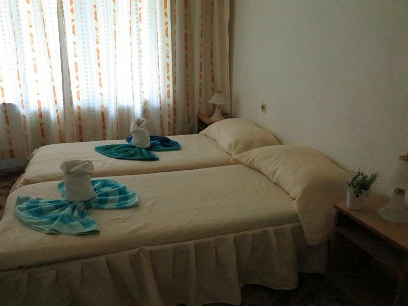 Hotel Tango Golden Sands Bagian luar foto